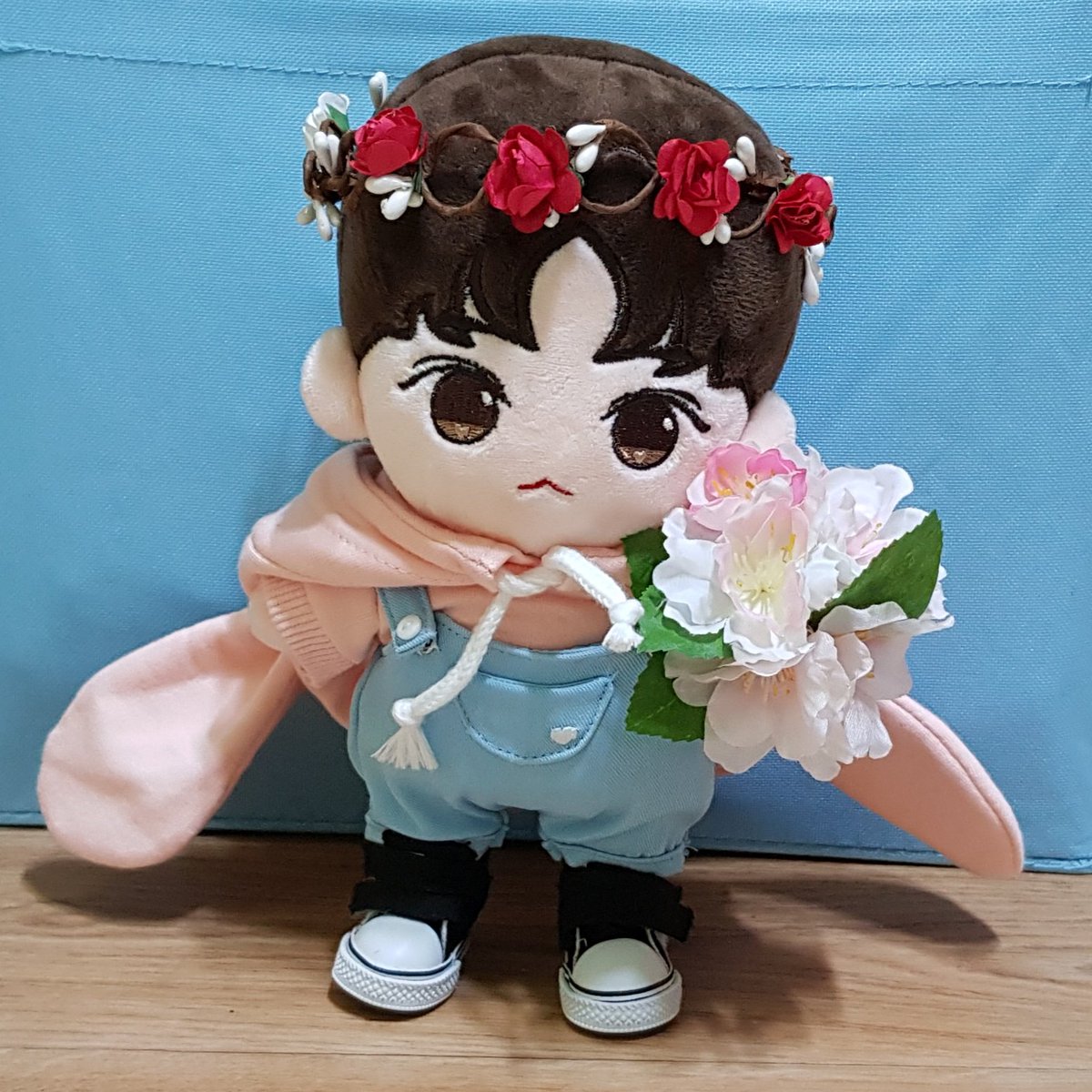 Nuest_Mamang's tweet photo. 마망을 위해 망고가 꽃을 준비했어요🌹
#망고야_러브해 https://t.co/TzjtCsqWQG