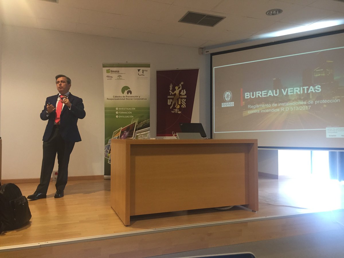 catedrapreversc's tweet photo. Comienza el Taller: "El nuevo Reglamento de Instalaciones de Protección Contra Incendios. El papel del #IngenieroTécnico competente".  #RIPCI
Ponente: @Martin7Fco ,  Director Regional de #BureauVeritas en Andalucía y Canarias.  #CátedraPrevención
https://t.co/NLnGdhPgs5 https://t.co/Wb2a6FD1xD