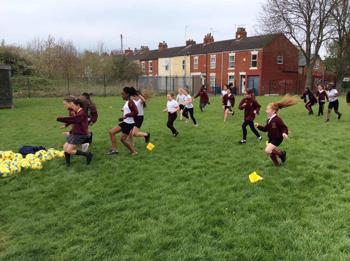 StCharlesHullPE's tweet photo. We’ve been having great fun learning how to play football with coaches from @FootballHull https://t.co/DPXjx1FHDW