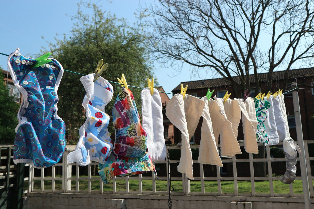 _RNfL's tweet photo. Happy #RNW2018 everybody! Share your cloth nappy pics with Real Nappies for London this Real Nappy Week to let us know that you're using cloth nappies 🙌 #bethechange #ditchthedisposables #reduce #reuse #switchforsix #realnappyweek #reusablenappies https://t.co/X3bvB7KwjG https://t.co/8feqQyAuxl