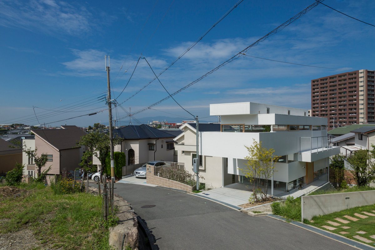 BotKenchiku's tweet photo. 「House in Toyonaka」／タトアーキテクツ
https://t.co/9wCReq1mAf