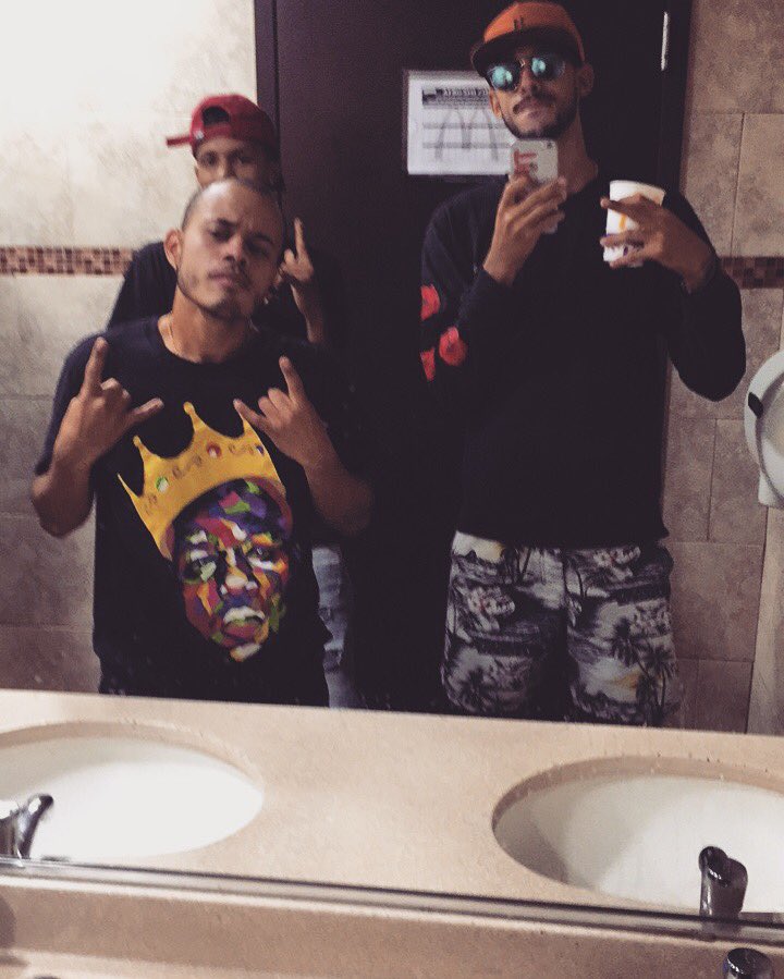 DennisYasiel's tweet photo. Tenemo el flow que le gusta a tu jeva @EdwinJoel_ @KelvinOmar13 #threeking’s https://t.co/7WoWa68293
