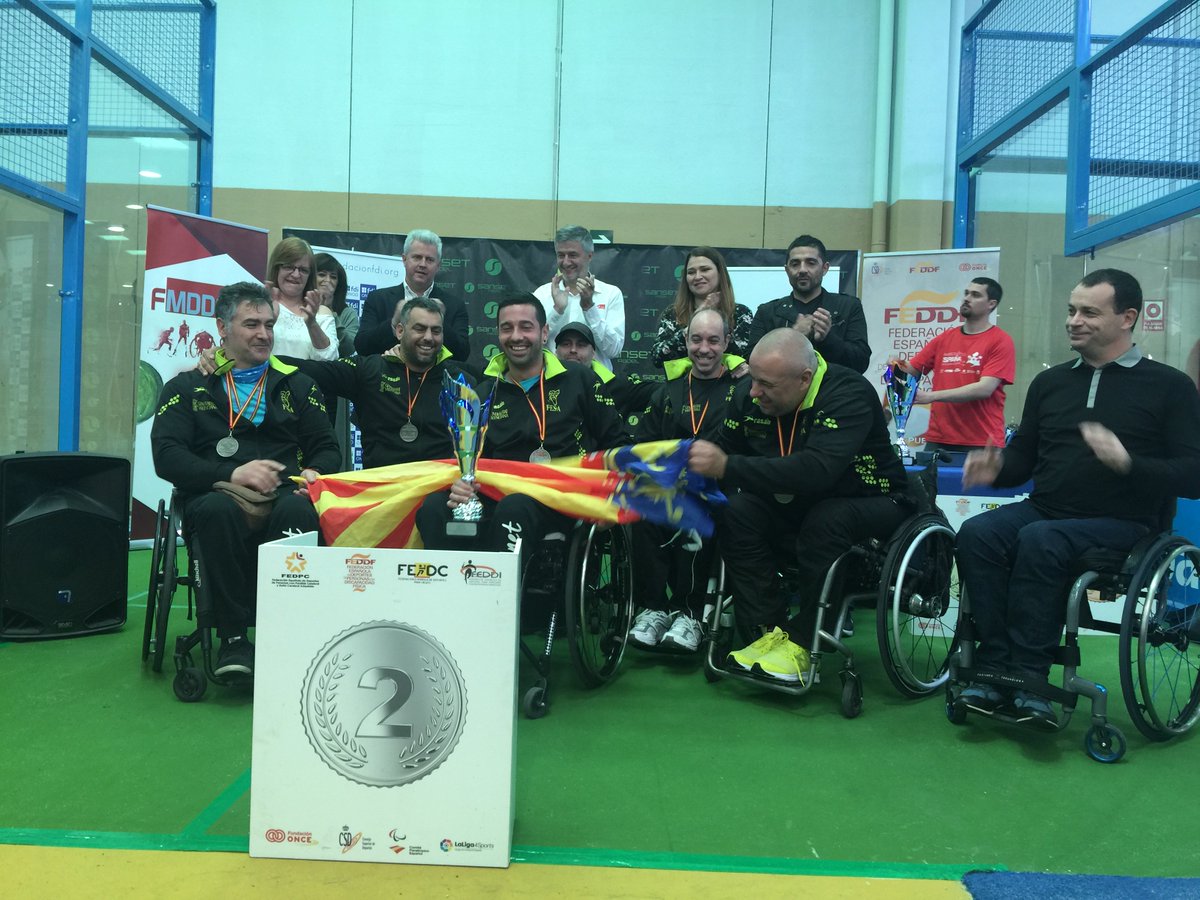 FMDDF's tweet photo. Euskadi, campeona de España de padel en silla de ruedas por CCAA, flanqueada en el podio por la Comunidad Valenciana y Madrid. Enhorabuena a las siete selecciones participantes, ha sido un gran éxito para nuestro deporte. Más info en: https://t.co/y2ozhT3gNA https://t.co/kor5RrrGdK