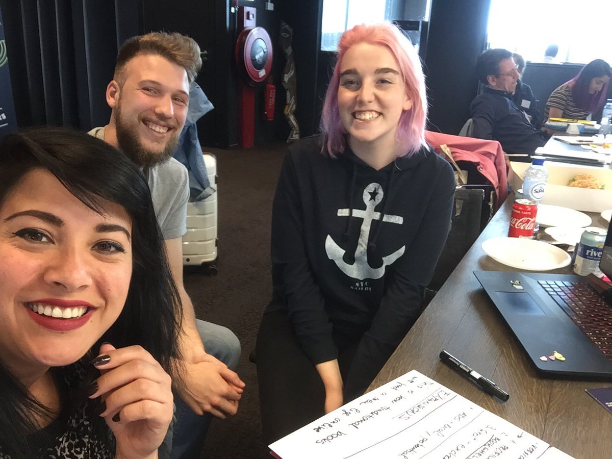EstateInternet's tweet photo. Vandaag coacht Jessie een Young Talent Team voor de @SpinAwards in Amsterdam. Jessie begeleidt hen met het uitwerken van het concept voor een app, Bookeater. Vanavond is de presentatie aan de andere teams, woensdag is dé grote dag voor de jury. #youngtalent https://t.co/VdzeBHBo7B