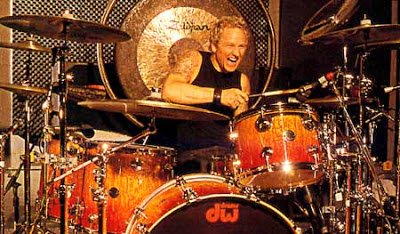 PowerFieldStudi's tweet photo. FORMER #GunsNRoses #drummer #MATTSORUM TALKS ARTBIT, HIS NEW CRYPTO-BASED #MUSICPLATFORM

https://t.co/Eu7ig74Glq https://t.co/4rO7NCFqGW
