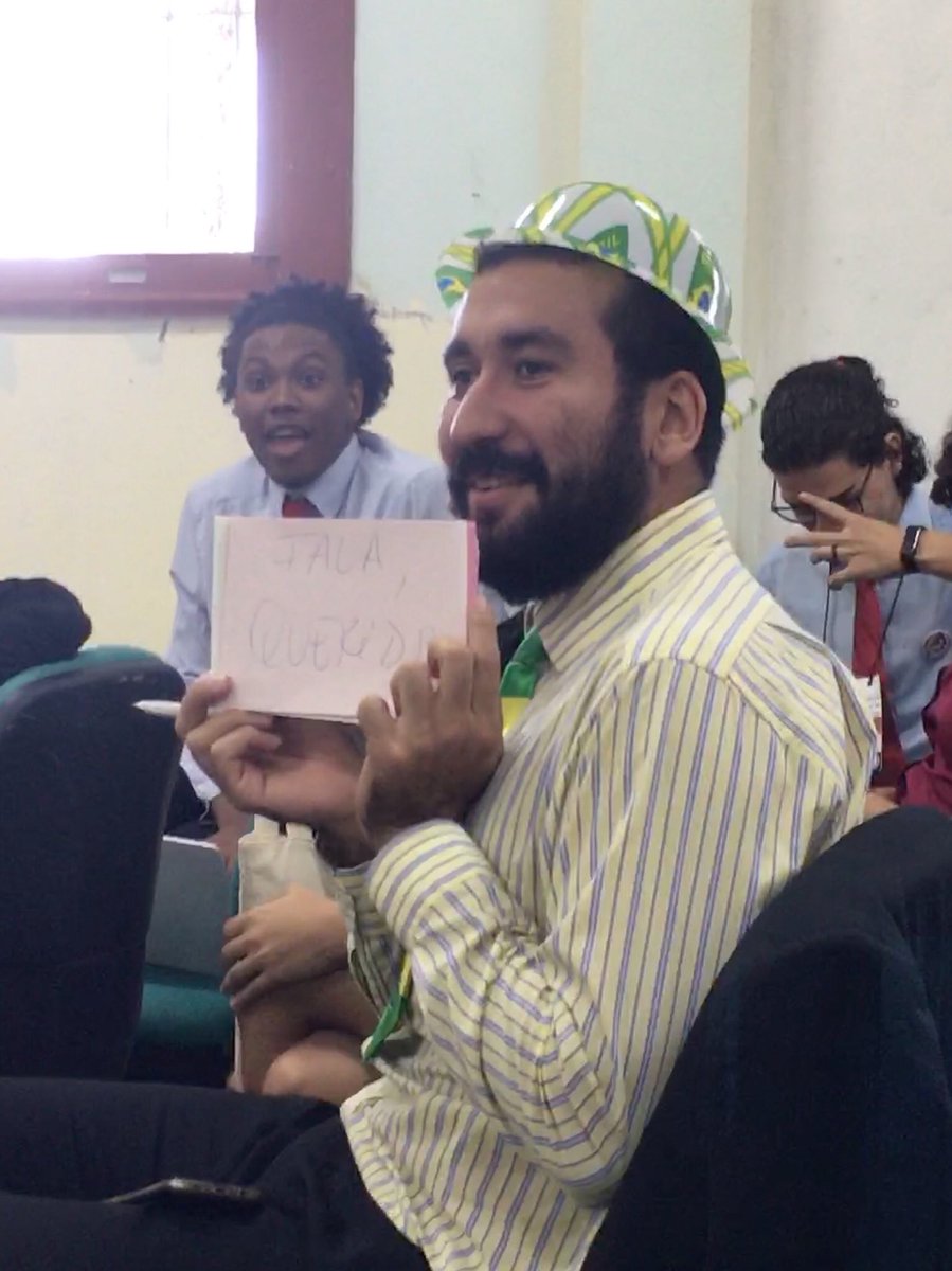 ImprensaSiUR's tweet photo. Deputado Comandante Barreto dirigido a deputada Jaqueline Cerqueira após reclamar que não consegue terminar sua oratória devido a diversas interrupções. #camara #alkawkab https://t.co/5trsuOrljn
