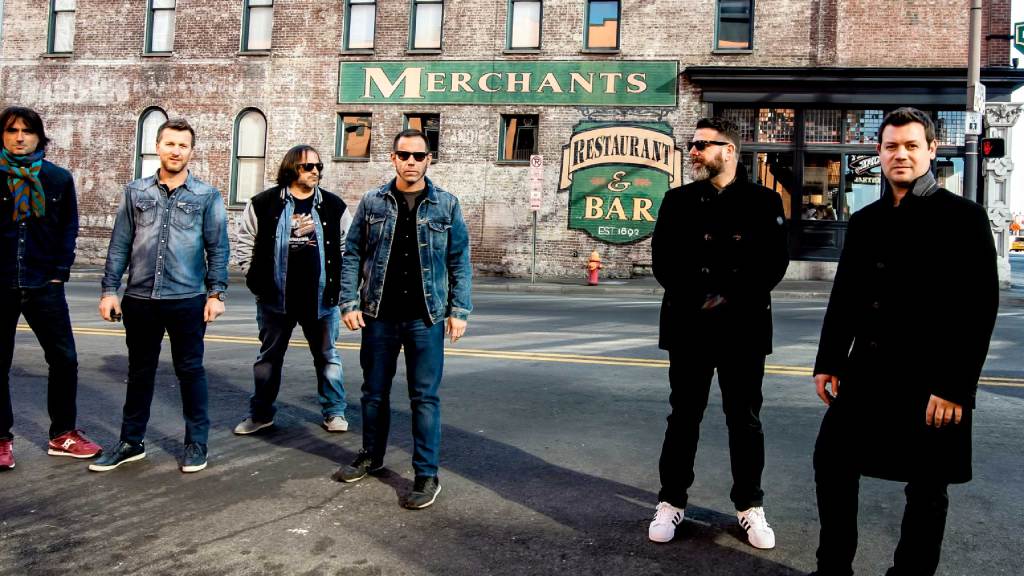 Charlamos con Aitor Cañibano, guitarrista de <a href="/travellinbross/">Travellin' Brothers</a> Una familia de músicos magnífica que estan presentando 13th Avenue South, su último disco. elunicorniodepapel.com/entrevistas/tr…