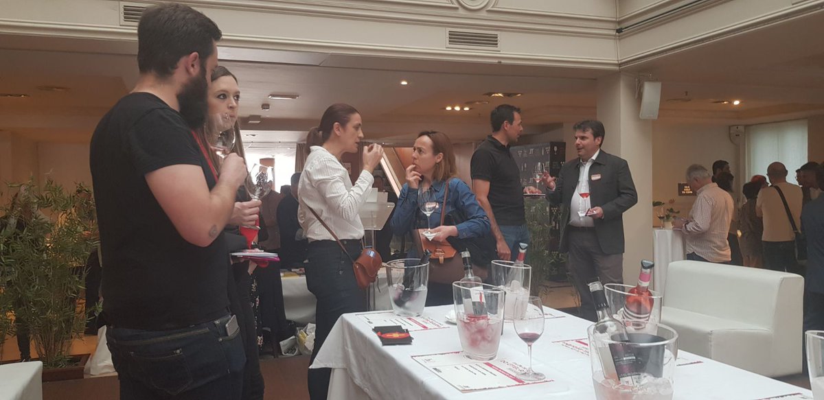 guiapenin's tweet photo. Si sois profesionales del vino estáis a tiempo de pasaros por el Salón de los Vinos @DOUtielRequena en el @abcserrano y, además de probar la bobal, conocer también una selección de #rosados de la zona en la galería del vino que hemos preparado #bobalmadrid #bobalsingular https://t.co/mO7AJm4h4p