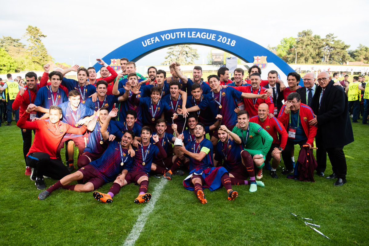 FCBmasia's tweet photo. 🏆 Campions de la @UEFAYouthLeague !!!
🔵🔴 #ForçaBarça #FCBMasia #UYL https://t.co/cMQb10pAKs