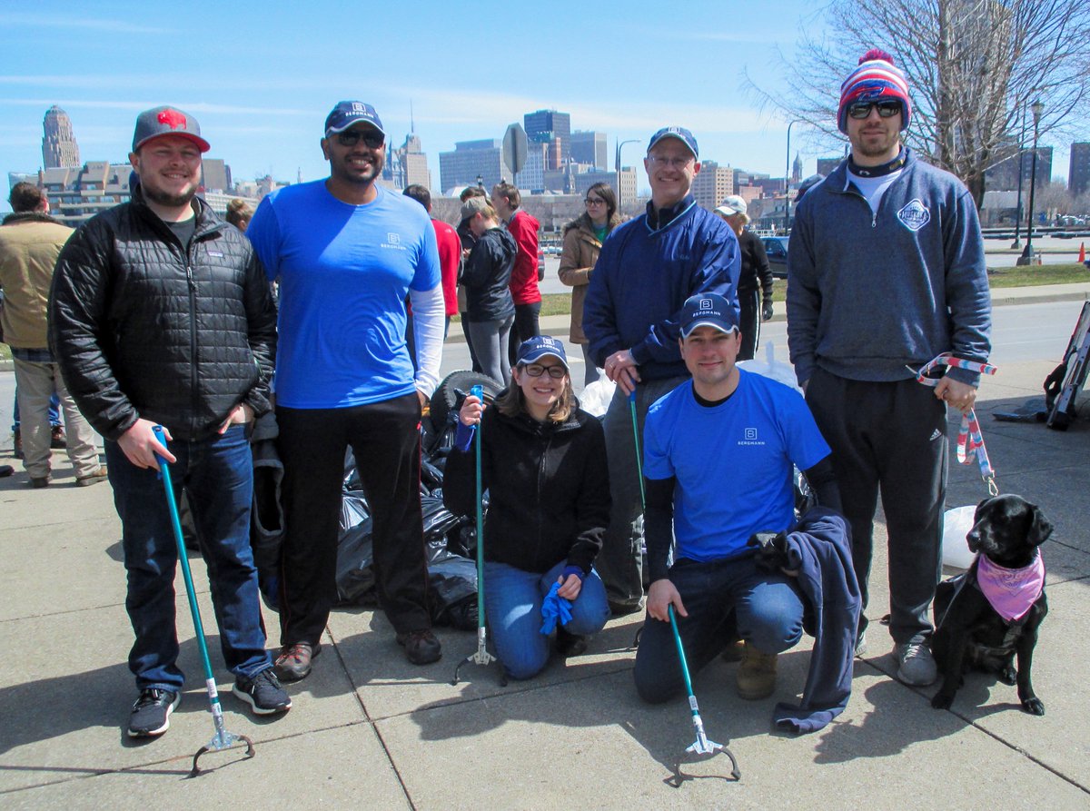 BergmannPC's tweet photo. For #EarthDay this year, our #Buffalo Bergmann Young Professionals volunteered in @BNWaterkeeperโs Spring Shoreline Sweep to clean up trash in the @ErieBasinBflo for the 2nd year in a row! #TeamBergmann is happy to do our part to protect our Earth. #BYP #SpringSweep #BNWVolunteer https://t.co/ZBEyaGBdnW
