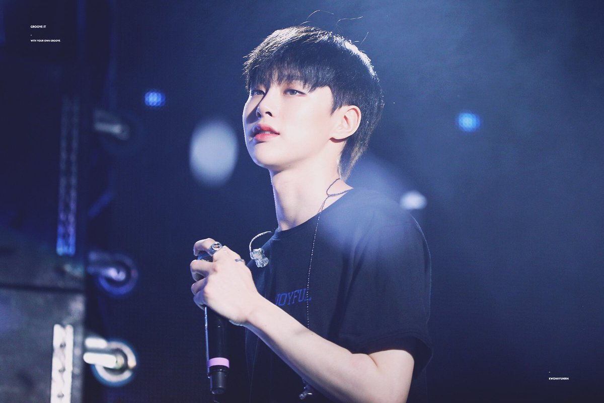 grooveit97's tweet photo. 180422 I love you more than yesterday #권현빈 https://t.co/ZJROIPl27n
