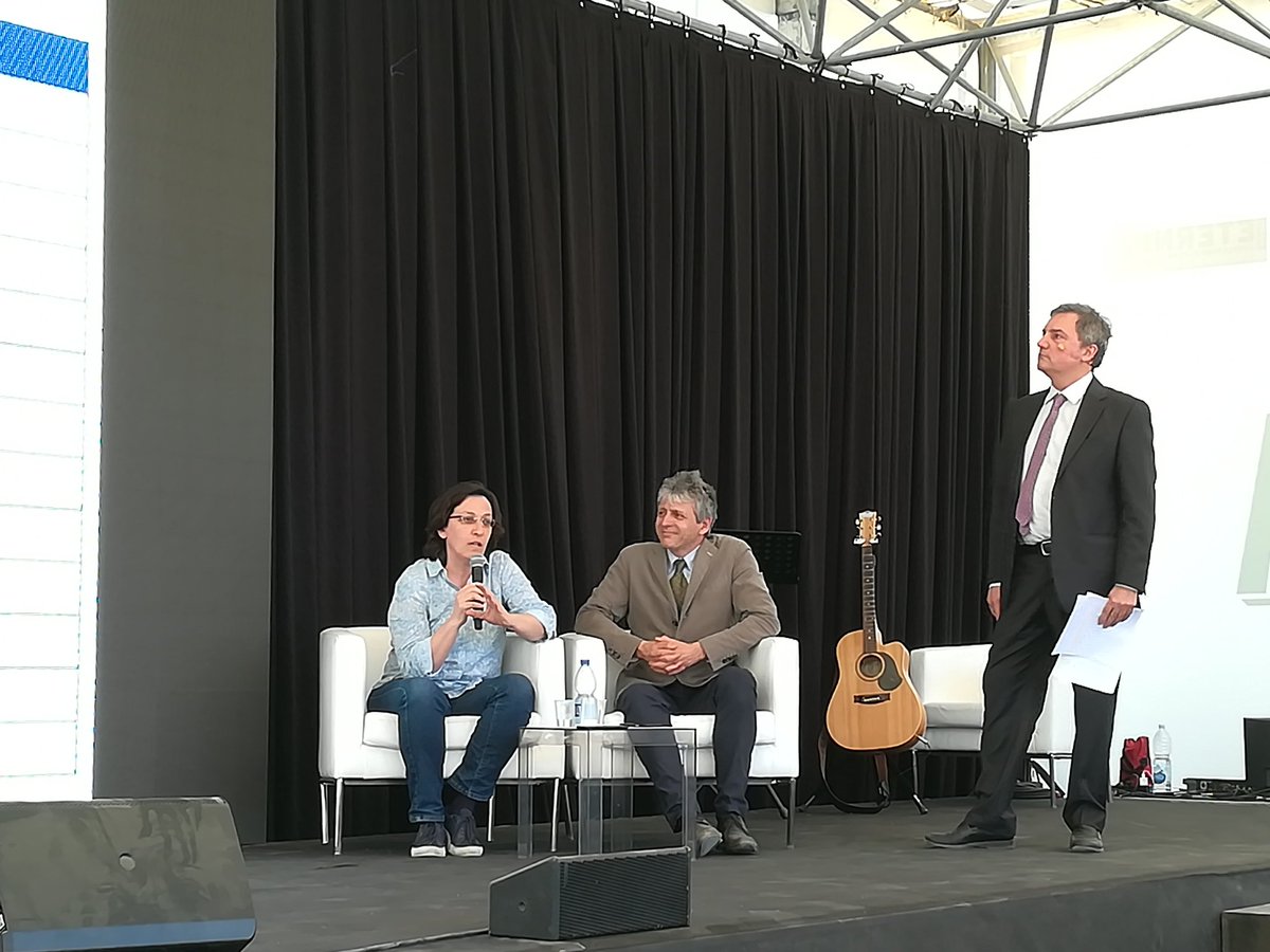Pierpa_86's tweet photo. Smart City Instruments al #VillaggioPerLaTerra18 #Prosperity R-Evolution per discutere di cultura imprenditoriale #Economia e #prosperita https://t.co/s7AOtWKDZl