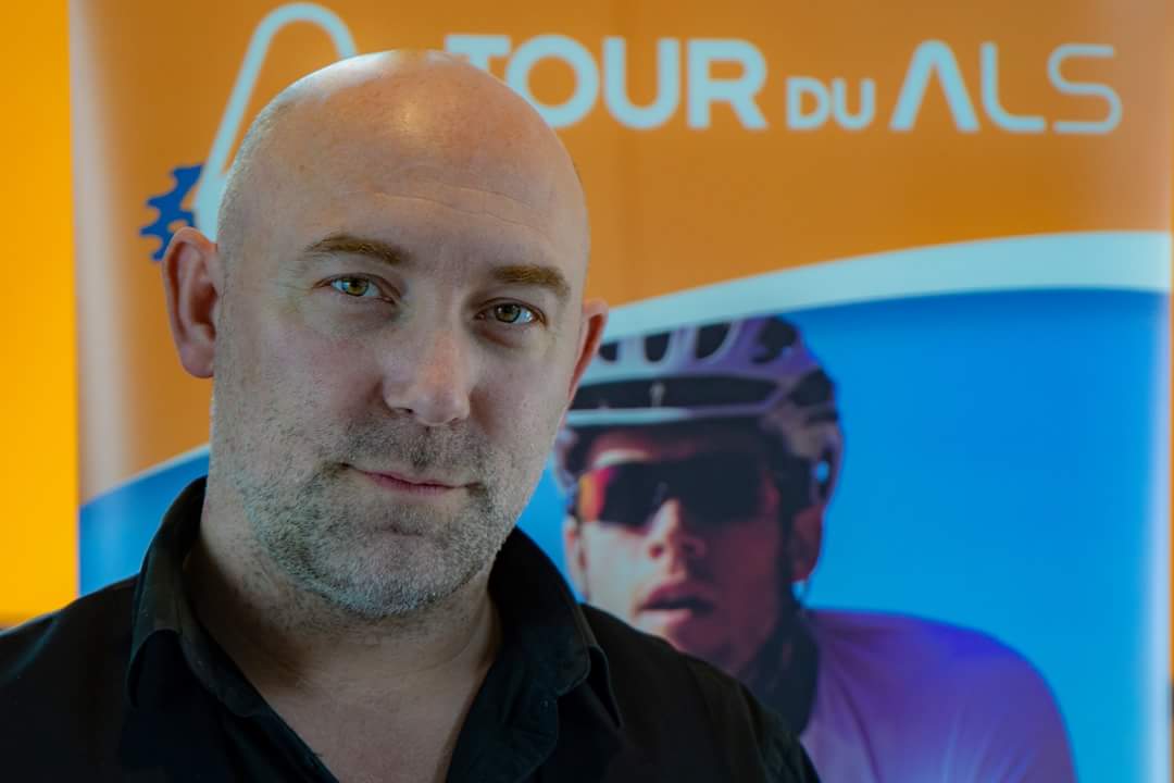 TourduALS's tweet photo. Vandaag wederom een kijktip, vanavond op NPO 1: Penoza'a Carmen en Berry oftewel Monic Hendrickx en Loek Peters zijn te zien bij Tijd voor Max om 19.05! #tourduals #als https://t.co/EhgojVTVuX