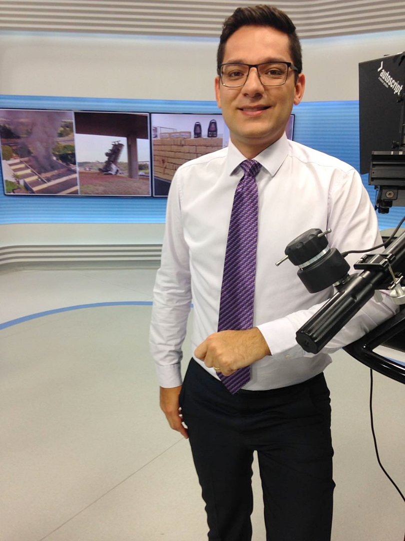 eptvoficial's tweet photo. Olha o Eduardo Brambilla voltando ao comando do Jornal da #EPTV 1ª Edição #Campinas, depois de uma semana no #JE2 👍📹📺 https://t.co/5xMsxYI89R
