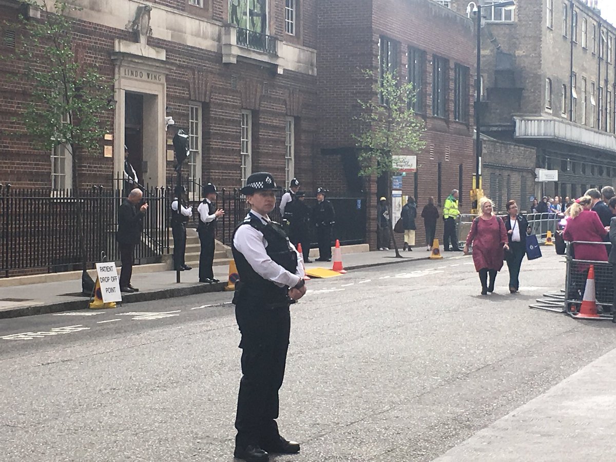 James_Woolcock's tweet image. First day interning @LBC - get to cover the #royalbaby from the press pit!

No wonder journalists say no one day’s the same #cardifftrained