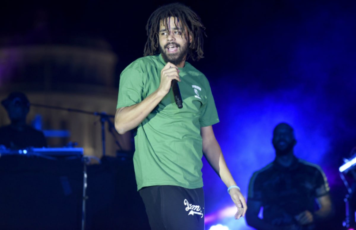 ComplexMusic's tweet photo. J. Cole’s 'KOD' breaks Drake's 'Views' Apple Music streaming record 🏆 https://t.co/zYGaaH86qQ https://t.co/XWNOnapxgZ