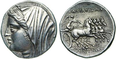 IconArteblog's tweet photo. Io sono Filistide, regina di Siracusa👑Come le regine d'Egitto, porto il diàdema (nastro) e sulle monete il nome e il titolo di Basilissa.
Una grande donna (modestamente)👸 accanto ad un grande uomo (eh sì, ammettiamolo...) #womenMW #CoinAsTweet #pubnum
Siracusa AR 217-214 aC https://t.co/5USduvghax