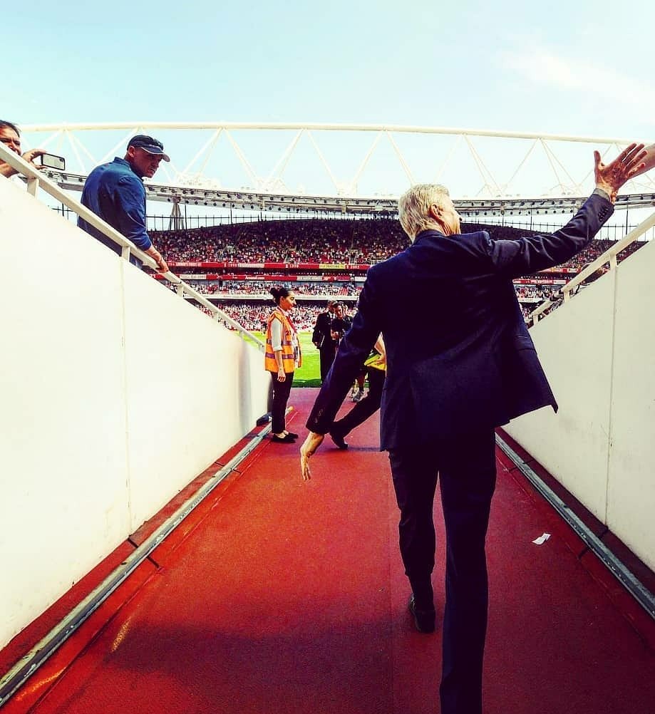 globosports's tweet photo. Manager Arsene Wenger's decision to leave Arsenal feels like "a star has dropped out of the sky", says former vice-chairman David Dein.

@ArseneWenger09 #Wenger #wengerout #manager #arsenal #football #globosportsxchsnge #gsx https://t.co/aIAOPjOM2j