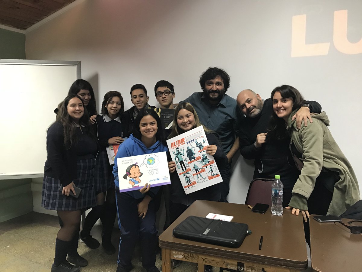 Ludibuk's tweet photo. Celebramos este #DiaDelLibro con niños y jóvenes de los colegios Fernando de Aragón de Puente Alto, The English Institute de Providencia y Tomás Moro de San Miguel, y familias en la Feria del Libro de Vitacura https://t.co/Wpfhd5NuZy
