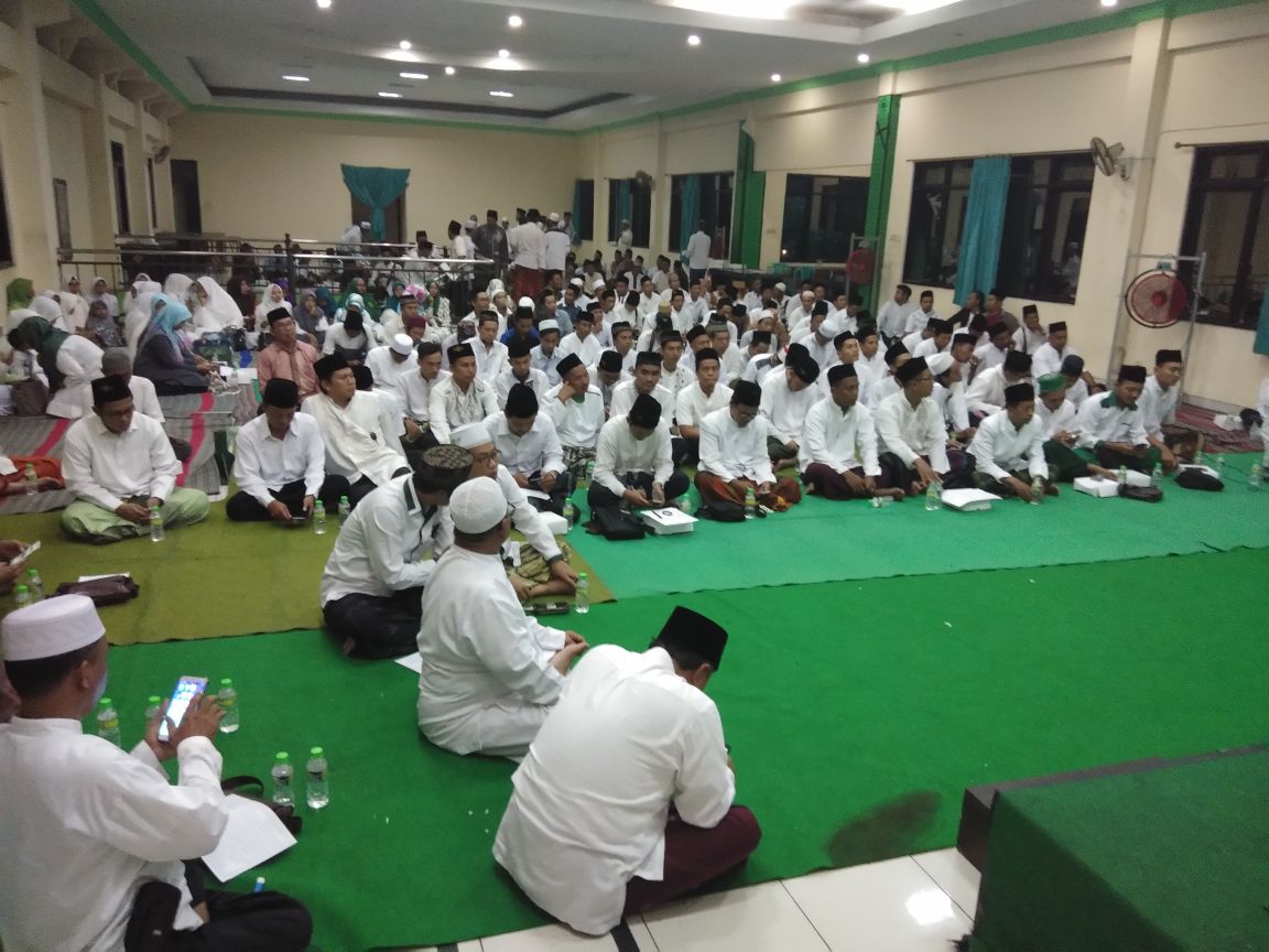 BukneHaikal's tweet photo. Doa untuk negeri dari #LaskarSantriJenggolo .
Mengetuk pintu langit dg 4.444 Sholawat Nariyah menggapai Nurullah.

#SedulurNgaji
#LSJKecTaman

@cakimiNOW
@Gusipul_ID
@GunturPuti
@halimiskandarnu
@HadiNgusman
@Cak_Benu
@Prabu_Dilan https://t.co/rio1R382xy