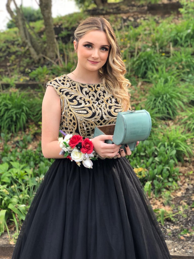 maddymcnew's tweet photo. #Prom2k18 https://t.co/xLjs0wUoEX