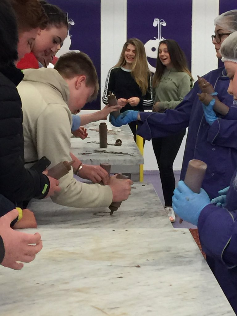 Tranby_school's tweet photo. Great afternoon visiting @CadburyWorld with #HCSYear9 #informativetalk #4Dcinema #lotsofchocolate @HCS_DT https://t.co/JH2U8oqzmh