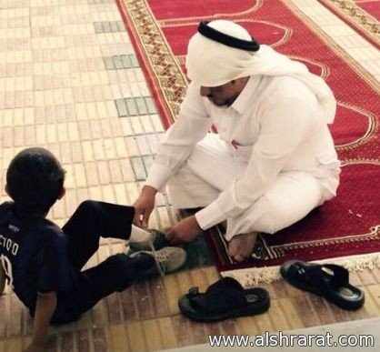 EduTechno21's tweet photo. #حمله_الدفاع_عن_المعلم 
داخل المدرسة!
 كثير من الحقائق عن وفاء المعلم ، لا يعلم عنها الإعلام 
-معلم يدفع مصروف مقصف لطالب محتاج 
-معلم يتبنى طالب يتيم 
-معلم يدفع من راتبه لرفع مستوى طلابه تحصيلياً

وقصص إنسانيةمارسها المعلم بالخفاء محتسباً أجره عند ربه ، 
وتضحيات لا حصر لها. https://t.co/gDsAXk8q1U