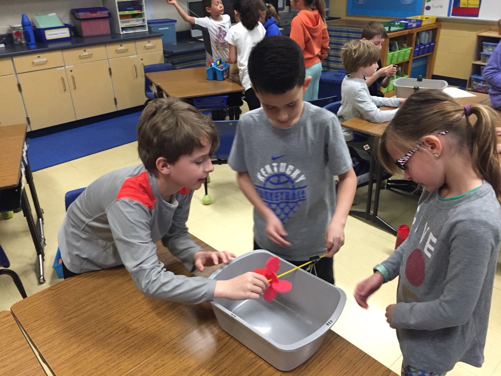 MrsUnger_MES's tweet image. Designing a water wheel that can do work #FossScience #HandsOnScience @MadeiraESPrin