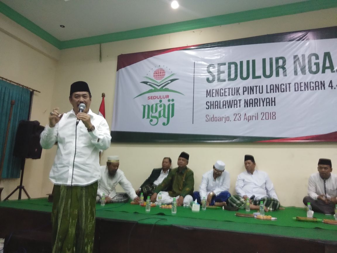 ahmedSB70b's tweet photo. #SedulurNgaji 
#LaskarSantriJenggolo 
#GusIpulMbakPuti 

Sidoarjo gemuruh doa sholawat
@HadiNgusman 
@GusIpul_ID https://t.co/lqXwDHbyj4