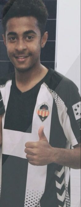 مناف البلوشي 
المحترف في الدوري الاسباني 
مع نادي كاسيتون للرديف 

مهاجم من طراز فريد 

لعب 4 مباريات وسجل 4 اهداف وصنع غيرها 

تجربة احترافية رائعة للنجم العماني الذي ينتظر فرصته في تمثيل منتخباتنا الوطنية ..