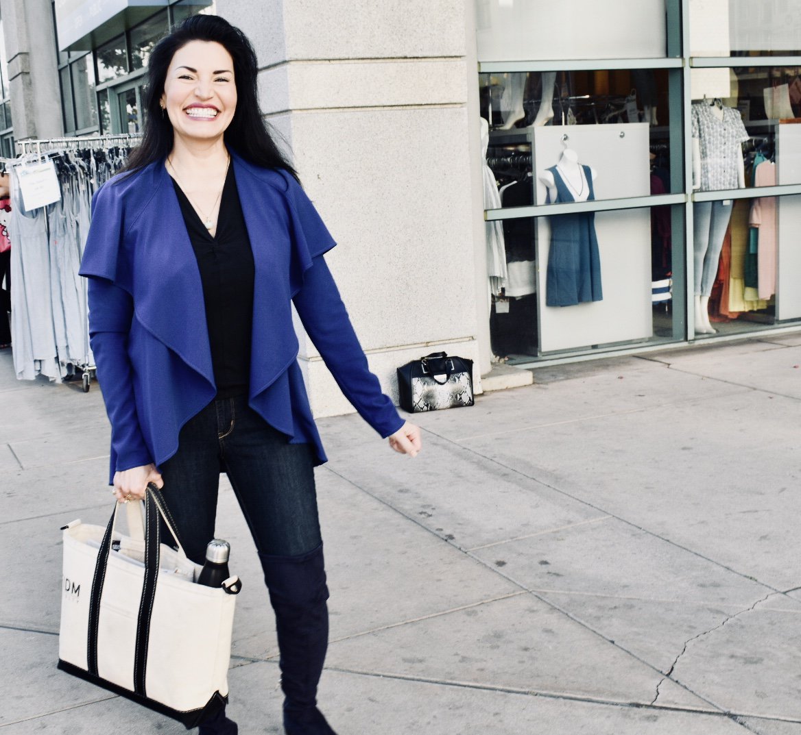 FIDM's tweet photo. With a PhD in Oraganizational #Psychology, who better to teach #leadership classes at FIDM than Dr. Monica Carabajal. Learn more about this FIDM Instructor now: https://t.co/x60VpjZoGP #FIDMInstructorSpotlight https://t.co/UfuN0ihOX7