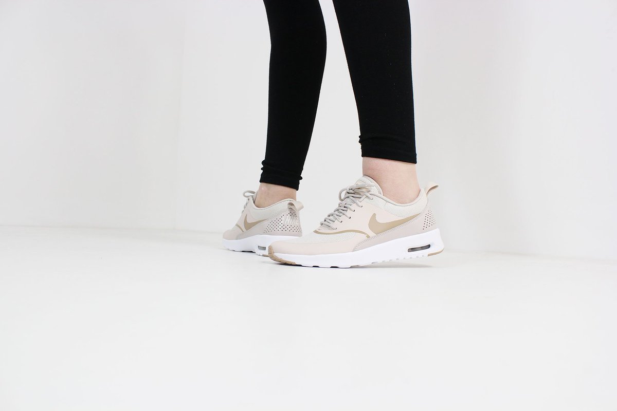 nike air max thea desert sand