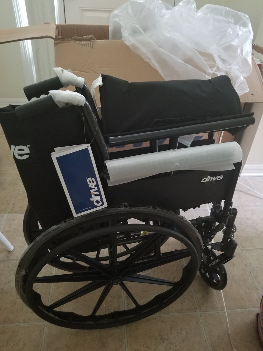 SaerosFL's tweet photo. Wassup Guys! Voilà chaise reçu hier matin 👌🏼👊🏼 comme expliquer sur mon Facebook, je vous tiens au courant du rdv que j'ai demain en rapport à l'opération etc... Je ne minerais pas ce matin la douleur est trop intense pour moi encore une fois veuillez m'excuser ! #SaerosFamily https://t.co/tTXiFGqqWz
