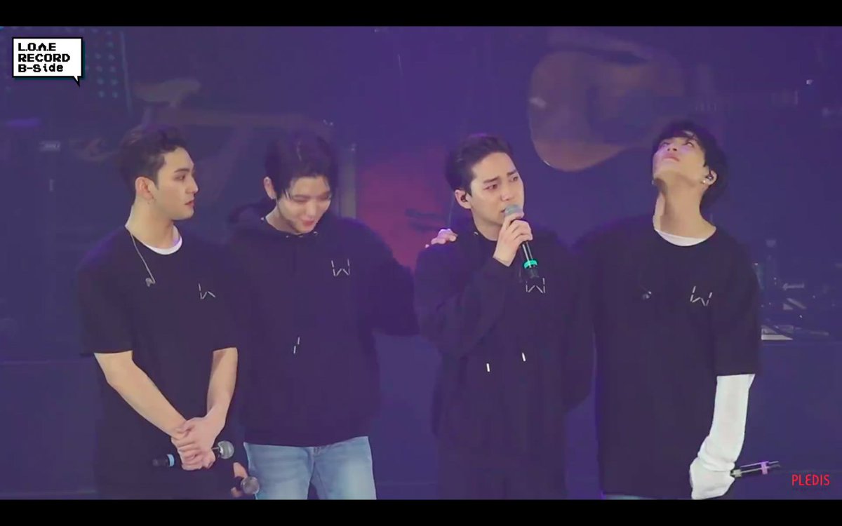 LA120315's tweet photo. 같은 순간 https://t.co/CA6lioX6qP