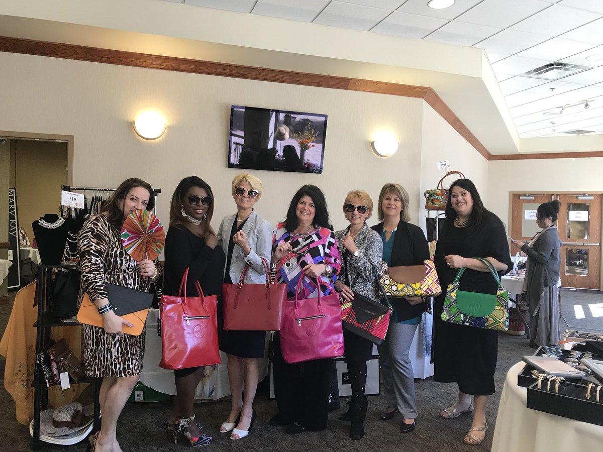 GnazzoPromotion's tweet photo. This is what we love ... connecting, having fun, enjoying friendship & embracing energy & inspiration! We are all blessed to have each other! It’s about women supporting women & each other. Follow those dreams. #CentralPennWLC #Frientorship #PRInHighGear #Success https://t.co/cRDu2NJgee