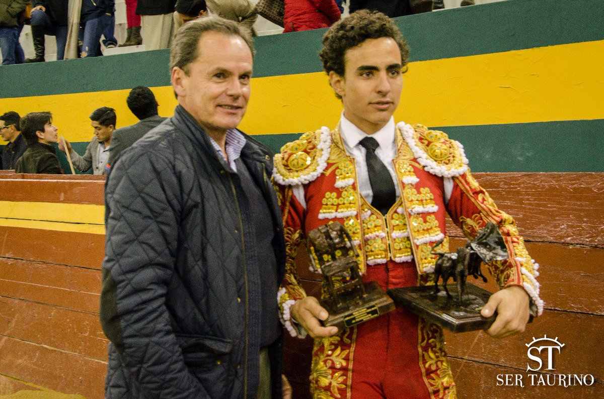 SerTaurinoEc's tweet photo. Imágenes del rotundo triunfo de Joaquín Galdós con Lagartijo de Campo Bravo @lfgarcia53 en la segunda tarde de la Feria Señor Del Buen Suceso #RiobambaTaurina #VoyALosToros https://t.co/CVsxVPWmxU