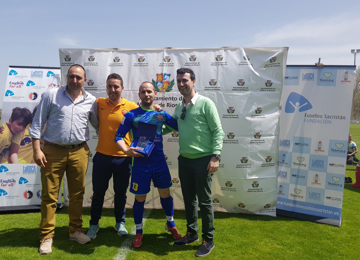 FEScompeticion's tweet photo. Mejor portero #copaMcDonalds 2018...¡Iván  Serrano! de Marzu Rioseco! @elcandi80 @AytoRioseco @ESFundacion https://t.co/tjatzcNgHh
