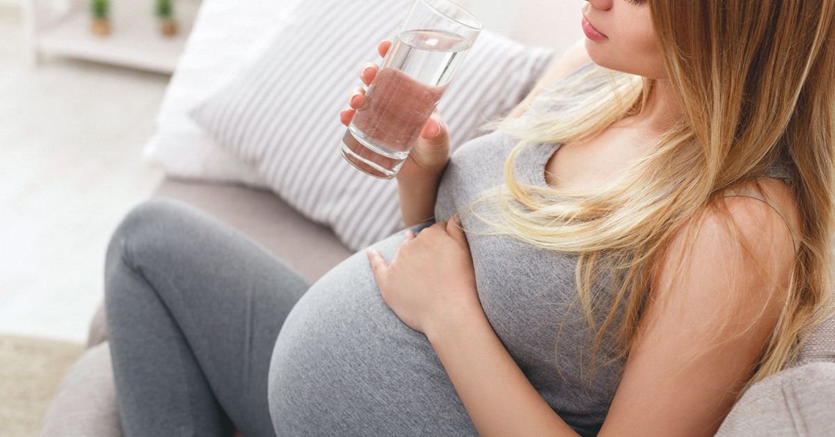 _Preggas's tweet photo. Burning up? It's normal to have an increased body temperature during pregnancy. Try running your wrists, palms up, under tepid water to cool down fast. Have a look at other tricks for keeping cool here: https://t.co/pGMrWHuB3v https://t.co/5XBo8o1SGX