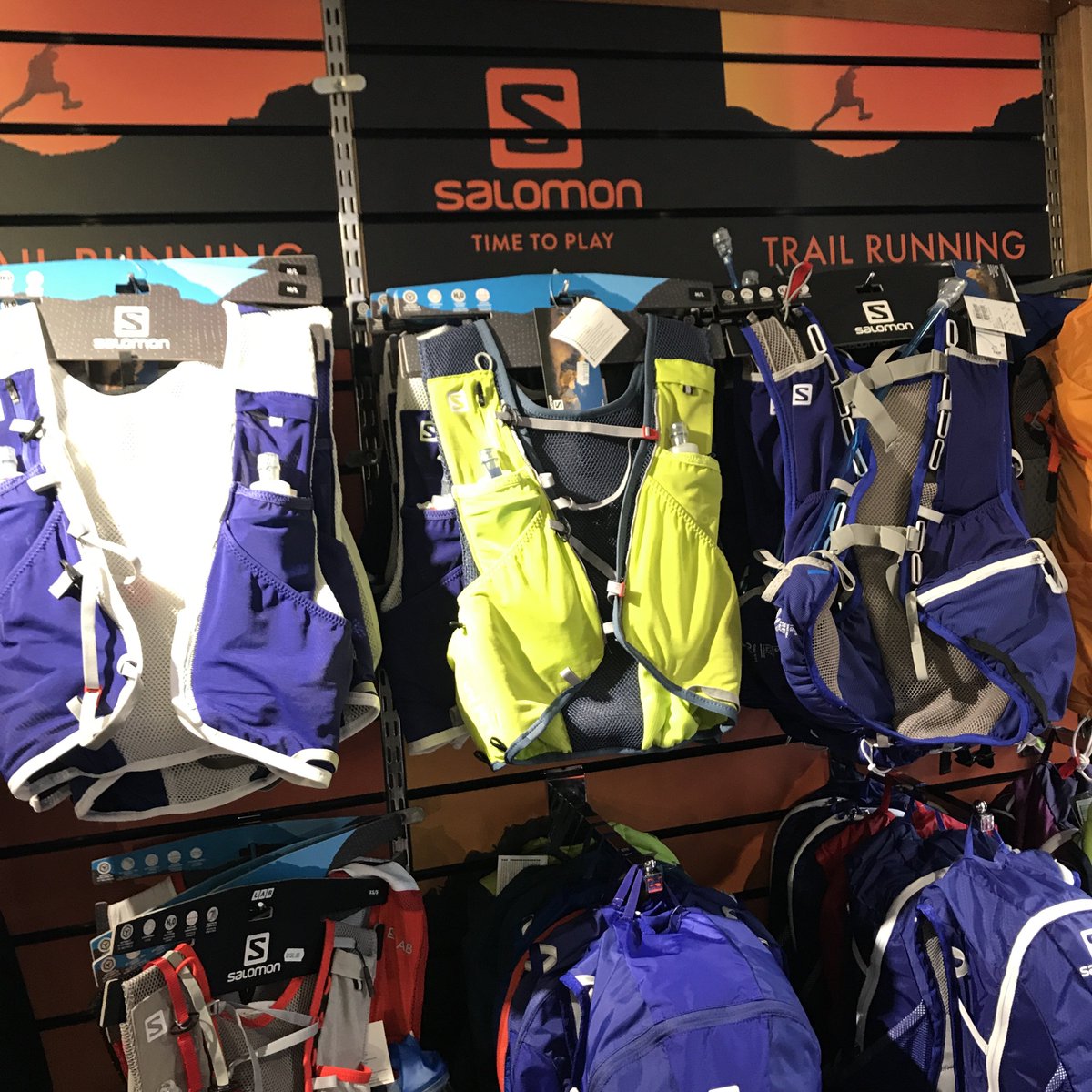 AltonSportsUK's tweet photo. Any long races planned for the summer? Maybe you've got a bunch of trail runs planned? Come in store and check out all our bag options, so you stay hydrated properly! https://t.co/Wxle2mVJ0P 💪🌄🏃🏃♀️ #trailrunning #runningbag https://t.co/Hg1nNgmH4j