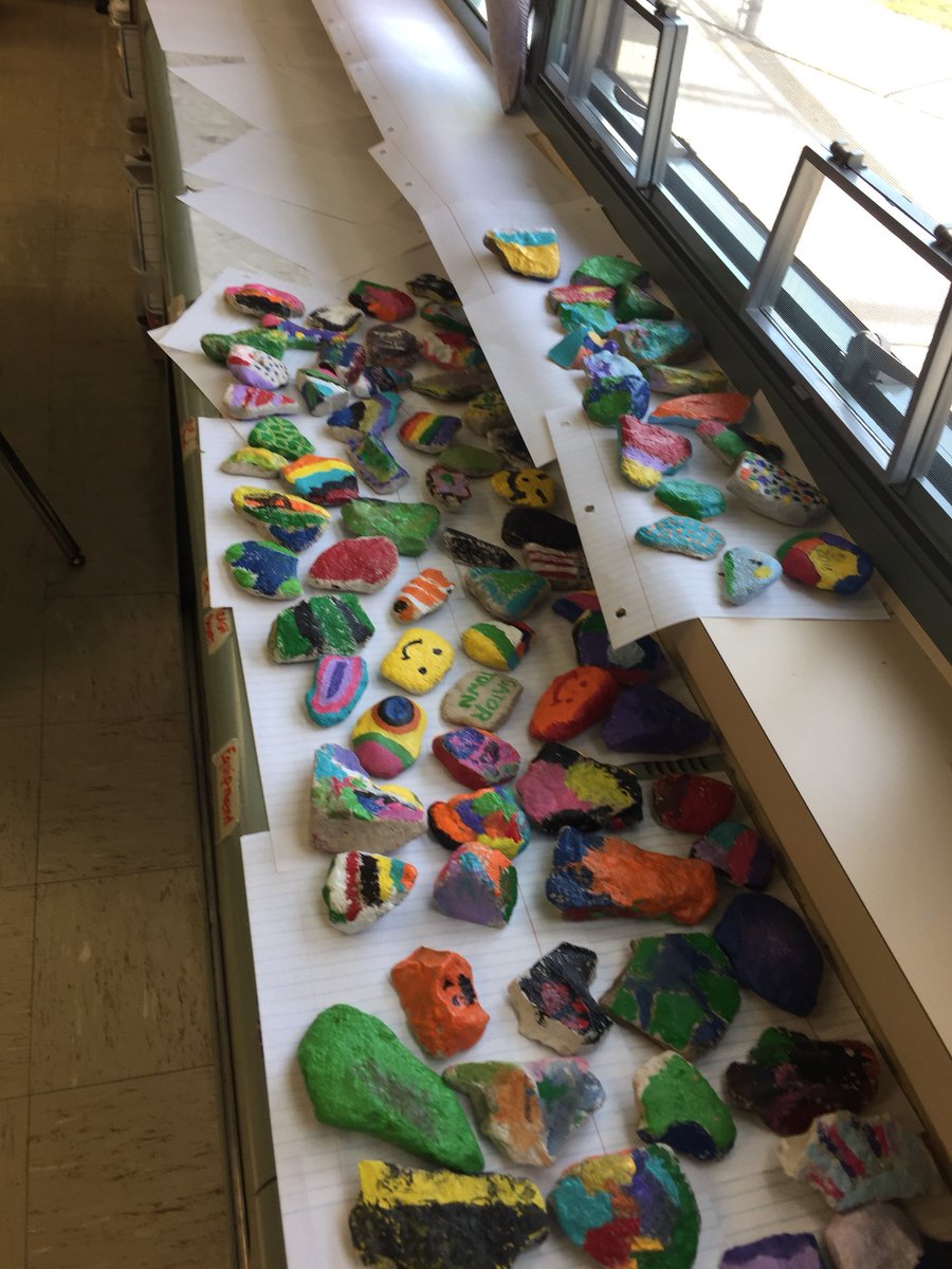 GVmediacenter's tweet photo. The Gators did their part to take care of Earth this morning with different fun activities! #earthdayiseveryday #EarthDay18 🐊🌎 https://t.co/ZflYen86ej