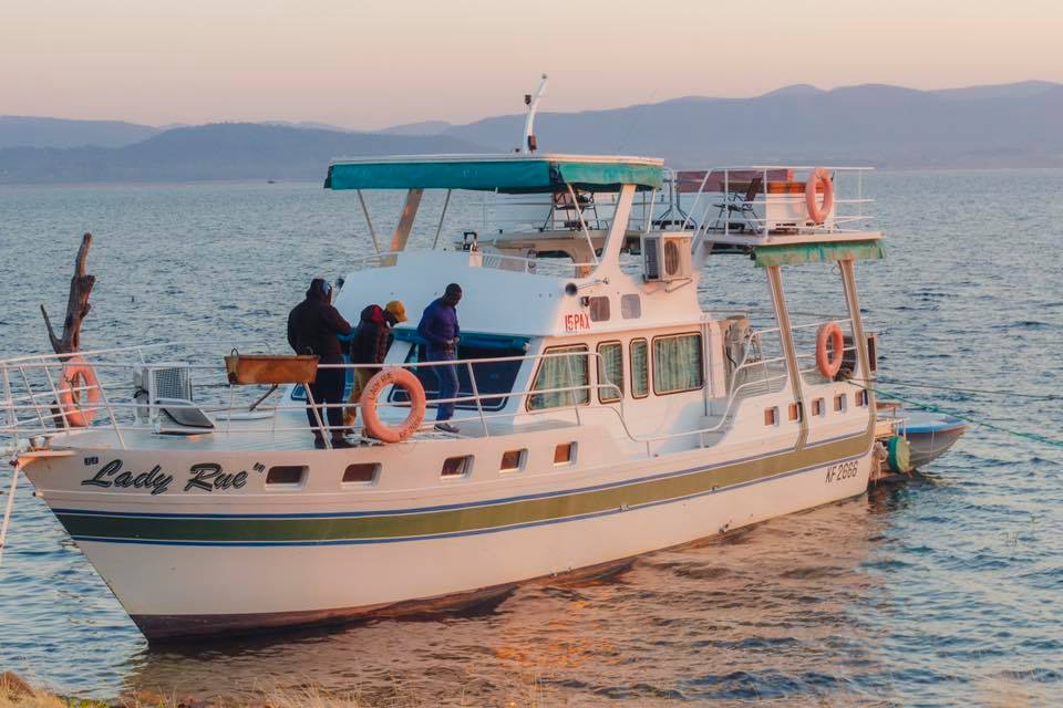 KaribaHolidays's tweet photo. Families are enjoying quality time and holidays on #LakeKariba. Ask us how you could make your own memories with your friends, family or associates. Time to take your leisure seriously. #VisitKariba, @ZimNandi #KnowingTouch! https://t.co/Zc4sNu9Z1N