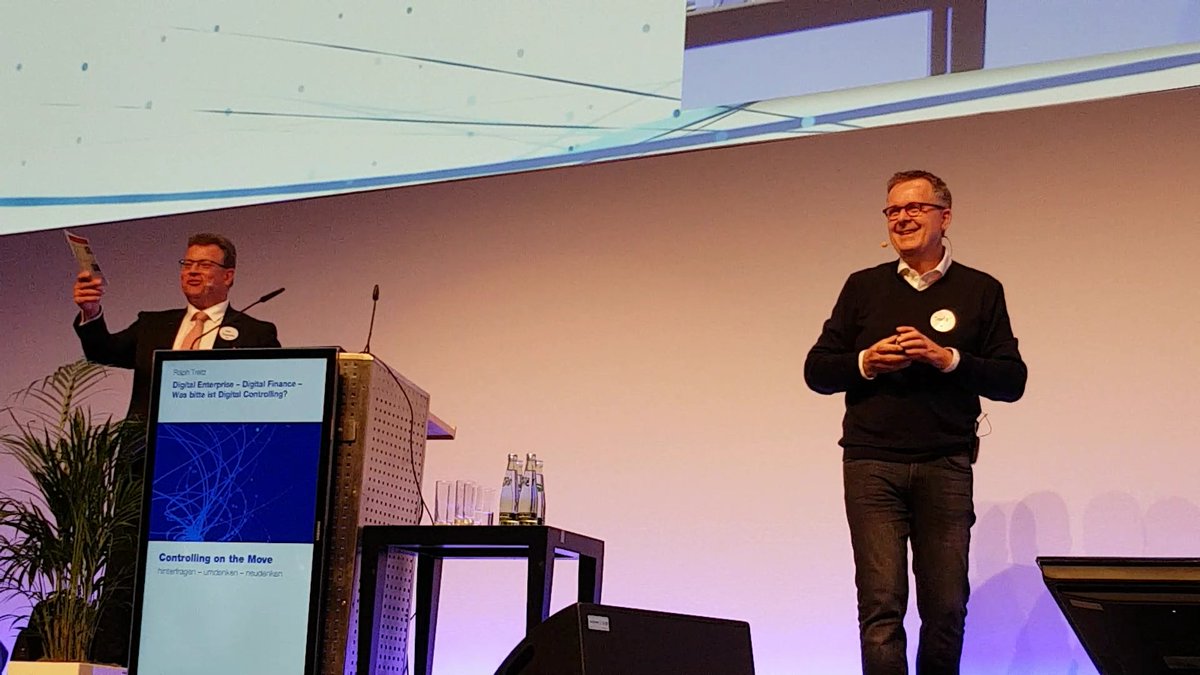 GetTrufa's tweet photo. #controller_congress2018 spannender Vortrag von @RalphTreitz "Digital Enterprise - Digital Finance - Was bitte ist Digital Controlling?" https://t.co/fOtYvUSUcV
