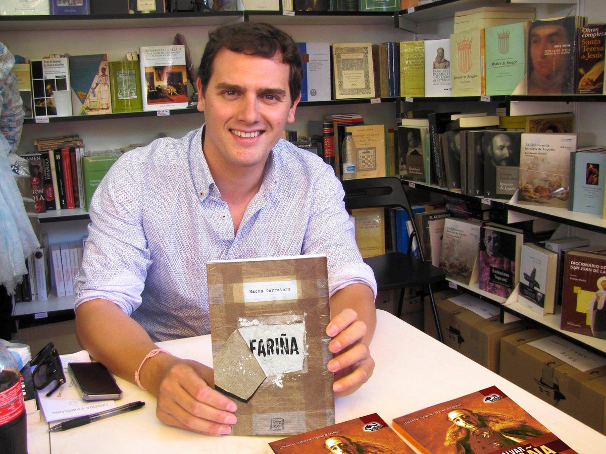 AbrirBrecha's tweet photo. 📚Nosotras estamos ya haciendo cola en la #FNAC para que Albert nos firme unos libros de #Fariña

🙌🏽¿Le guardamos sitio a alguien?

#23deAbril 
#DiaInternacionalDelLibro 
Via @videaCo_Media https://t.co/jaOR7PWziN