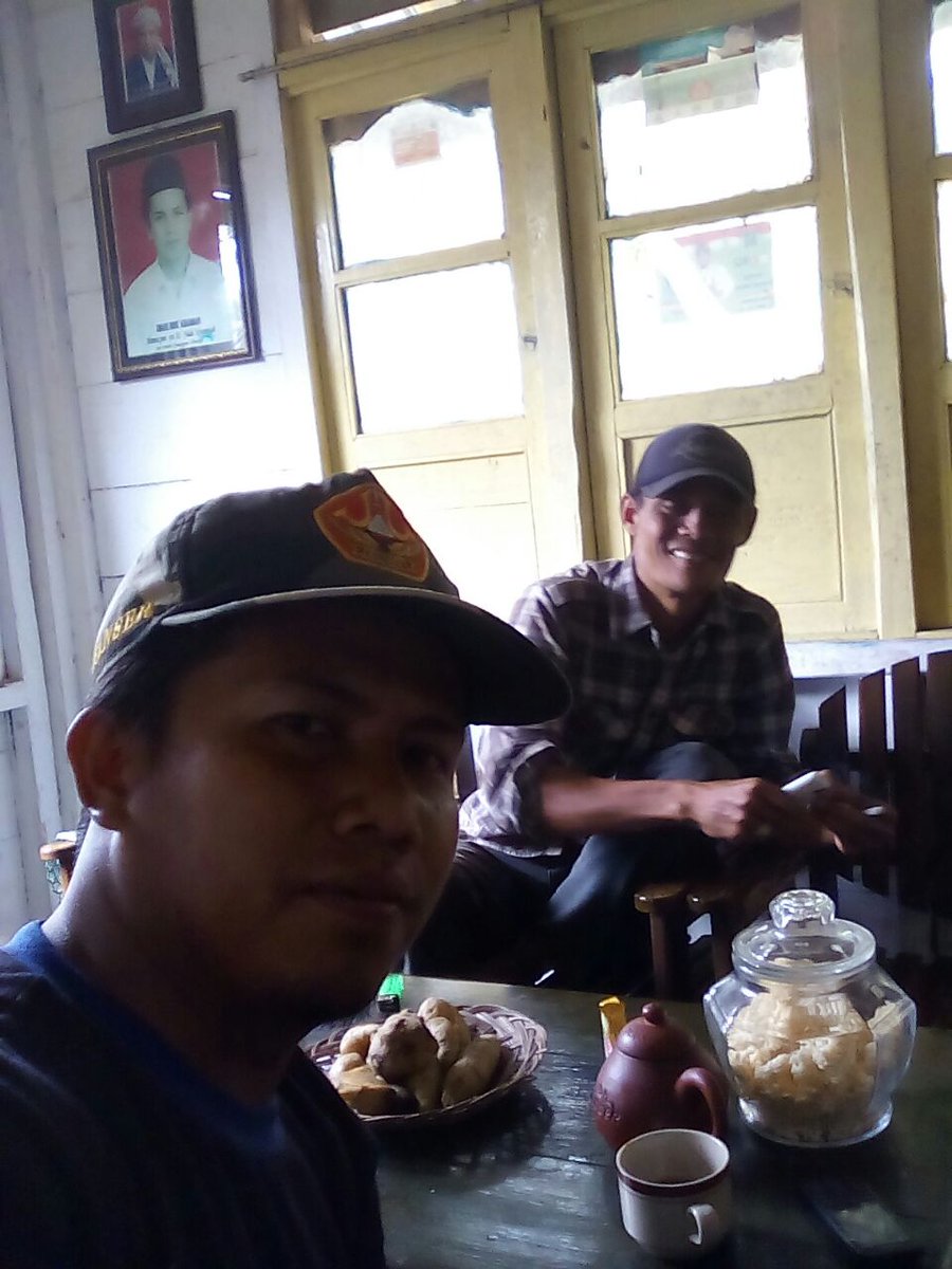 ansorbjgtegal's tweet photo. Bangga Menjadi Ansor
Mengingatkan kpd seluruh anggota Ansor/Banser utk mengikuti gerakan "Bangga Menjadi Ansor" dg mengenakan atribut Ansor/Banser selama 3 hari pada 23, 24, dan 25 April 2018. Boleh mengenakan jaket, jas, kaos, topi Ansor/Banser atau atribut lainnya.
Matur NUwun. https://t.co/cemUZOhnjG