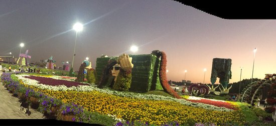Loverstweets2's tweet photo. Dubai Miracle Garden: It's. A beautiful place to visit once if you ever come https://t.co/P9IjUVzROQ
