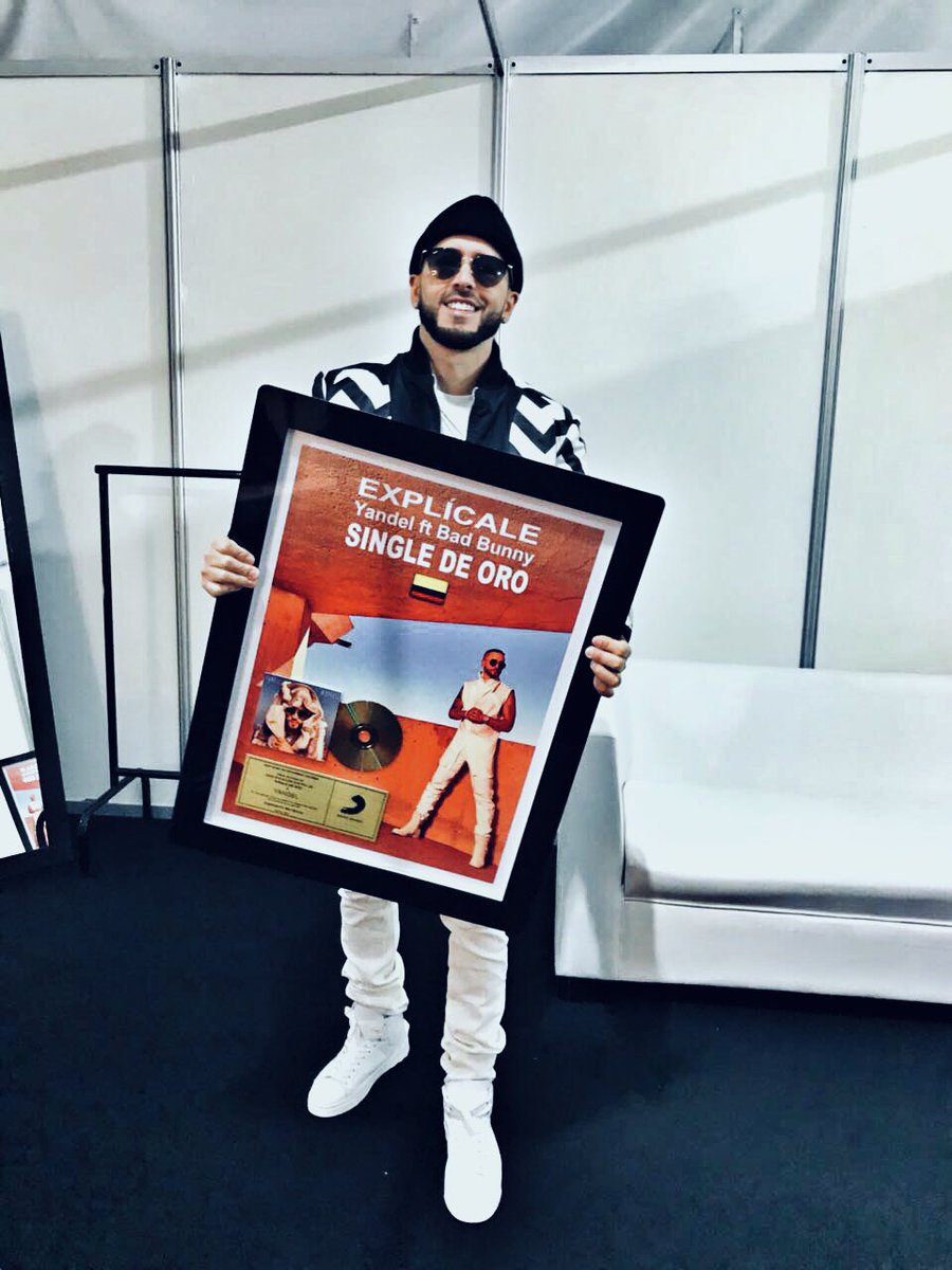 SonyMusicCol's tweet photo. ¡Felicidad es celebrar que @yandeloficial es single de oro con #Explícale en Colombia! 🇨🇴🎶🙌🏻 https://t.co/MGWPn9oObl