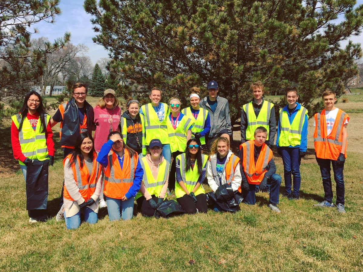 In honor of Earth Day 2018, Key Club volunteers participated in Roadside Cleanup. What a beautiful day to help Mother Nature! 
#goblue #bluestreaks #keyclub #volunteer #earthday #bluestreaknation #realwoodstock #woodstockil #woodstockhighschool