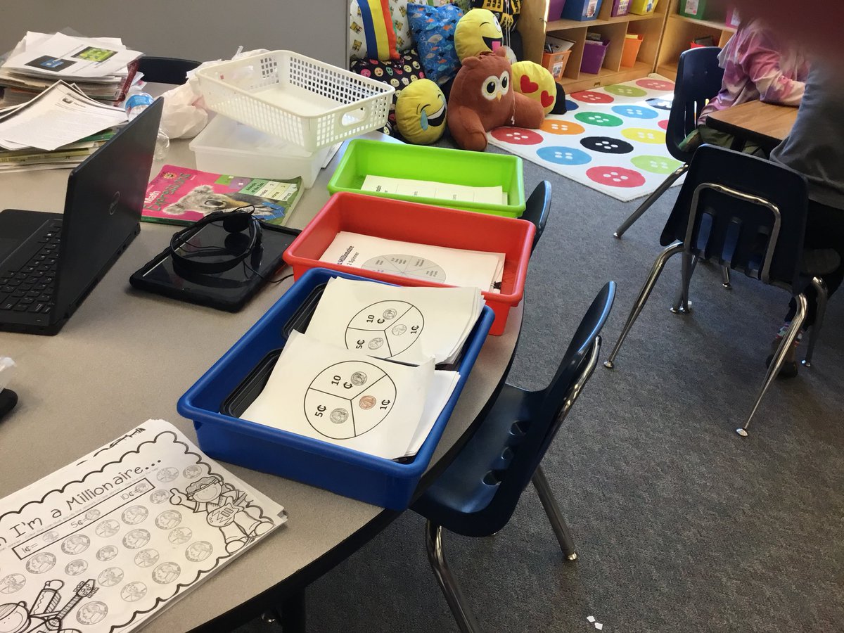 SlavinTeach's tweet image. A bit of @Jack_Hartmann is just the way to start off a differentiated coin game for the #CUBEProgram in 1st grade. @APSMath #APSisAwesome