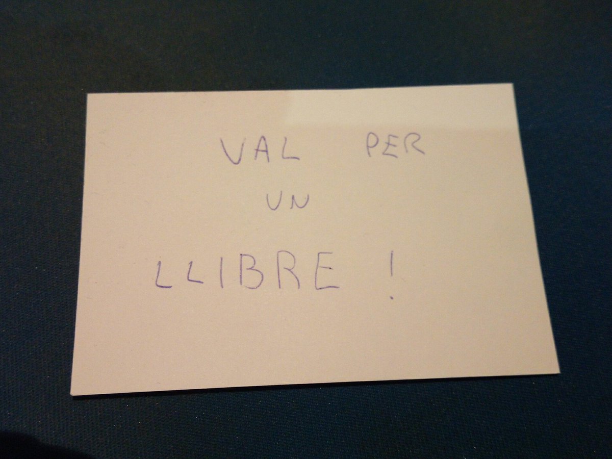 Avui, per Sant Jordi, hem regalat a cada alumne un val per un llibre en qualsevol llibreria de Catalunya. Quam ho sàpiguen els llibreters, fliparan 😂 .