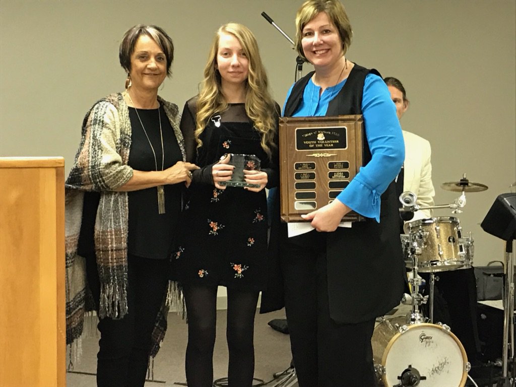 warburgschool's tweet photo. Proud to present the Community Youth Volunteer of the Year award on Saturday night at the Warburg Community Volunteer Appreciation event. Congratulations, Hayley! Thank you for your #studentleadership with our community programs. #volunteer #bgrd18 https://t.co/sMKtXCtaRs